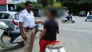 ரொம்ப அதிர்ஷ்டசாலியா இருப்பார் போல... தமிழக இளைஞருக்கு எவ்வளவு அபராதம் தெரியுமா? ஷாக் ஆயிடாதீங்க