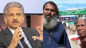 ஆச்சரியம்... பேங்க் வேலையை உதறி தள்ளியவருக்கு பரிசுகளும், பாராட்டுகளும் குவிகின்றன... ஏன் தெரியுமா?