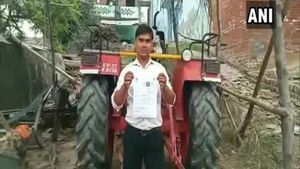 3 ஆயிரம் ரூபாய் அபராதம் விதித்த போலீசார்... காரணத்தை கேட்டு நொந்து நூடுல்ஸ் ஆன டிராக்டர் டிரைவர்...