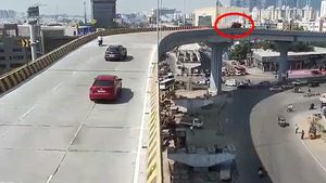 பாலத்தில் இருந்து கீழே விழுந்த கார்... விபத்திற்கு காரணமானவர் யார் என தெரிந்தால் கோவப்படுவீங்க...