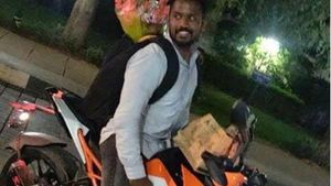 தரமான சம்பவம்... ஒரு பைக்கின் மூலம் இந்தியா முழுக்க பிரபலமான ரியல் ஹீரோ... என்ன செய்தார் தெரியுமா?