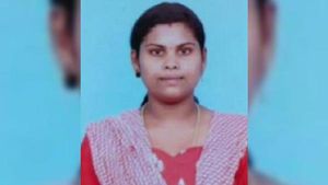 போலீஸ் வாகன தணிக்கையில் நடந்த விபரீத சம்பவம்... வாழ்க்கையை முடித்து கொண்ட சென்னை இளம்பெண்...