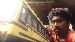 சிறிய ரக பேருந்தை உருவாக்கி அசாத்திய திறனை வெளிப்படுத்திய இளைஞர்... வீடியோ..!