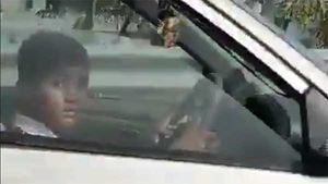 பிஸியான சாலையில் ஜாலியாக கார் ஓட்டி சென்ற சிறுவன்... வயதை கேட்டு ஷாக் ஆன போலீஸ்...