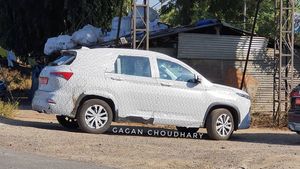 புதிய எம்ஜி ஹெக்டர் ப்ளஸ் கார் மீண்டும் சோதனை ஓட்டம்.. விலை பற்றிய தகவலும் வெளிவந்தது..