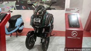 ஆட்டோ எக்ஸ்போவில் அசத்தும் ஹீரோவின் மூன்று சக்கர எலெக்ட்ரிக் ஸ்கூட்டர்!
