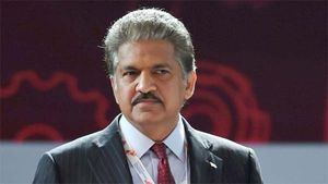 சாதாரண பள்ளி ஆசிரியரை உலகளவில் பிரபலமாக்கிய பெரும் தொழிலதிபர் ஆனந்த் மஹிந்திரா... எதற்காக தெரியுமா?