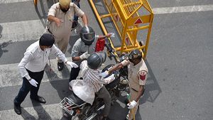 தடையை மீறி சுற்றித் திரியும் வாகனங்களுக்கு அடையாளம்... கிடுக்கிப்பிடி போட்ட சேலம் போலீசார்!