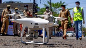 இருக்கும் இடத்தை தேடி வந்து உதவும் ட்ரோன்... நிவாரண பொருட்களை விநியோகிக்க புதுமையான முயற்சி!