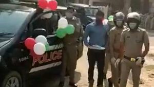 குழந்தையின் வீட்டிற்கு ராஜ மரியாதையுடன் வந்த போலீஸ் வாகனங்கள்... காரணம் தெரிஞ்சா அசந்து போய்ருவீங்க