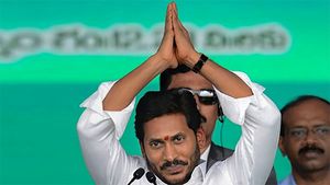 ஜெய் ஜெகன்... ஆந்திர மக்களின் வங்கி கணக்கில் குவியும் பெரும் தொகை! எவ்ளோனு தெரிஞ்சா பொறாமைப்படுவீங்க