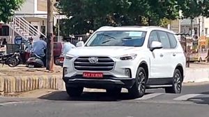 டொயோட்டா ஃபார்ச்சூனருக்கு எம்ஜி நிறுவனத்தின் போட்டி எஸ்யூவி கார்... க்ளோஸ்டர் இந்தியாவில் சோதனை...