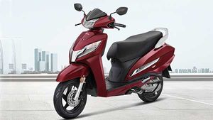 பெரும் தள்ளுபடியுடன் ஹோண்டா பிஎஸ்4 பைக், ஸ்கூட்டர்கள் விற்பனை