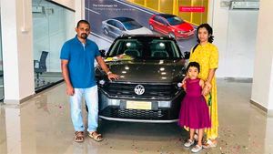 பலத்த எதிர்பார்ப்புக்கு இடையே ஃபோக்ஸ்வேகன் டி-ராக் எஸ்யூவி காரின் டெலிவிரி துவங்கியது... 