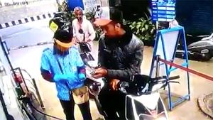 ஆடிப்போன பங்க் ஊழியர்... காசு இல்லாமல் பெட்ரோல் போடுவதற்காக இளைஞர் செய்த ட்ரிக்... என்னனு தெரியுமா?