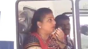 அவசரமாக போக வேண்டிய ஆம்புலன்ஸை எடுத்து ஜாலியாக ஓட்டிய ரோஜா... வீடியோ எடுக்க சொல்லி அலப்பறை...