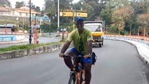 சென்னையில் இருந்து கொடைக்கானல் மலைக்கு சைக்கிள் பயணம்... காரணத்தை கேட்டு அசந்து போன மக்கள்...