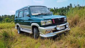 அதே தோற்றத்தில் தற்போதும் பயன்பாட்டில் இருக்கும் டொயோட்டா குவாலிஸ்... 