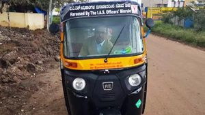 ஆட்டோ டிரைவராக மாறிய அரசு டாக்டர்... இதுக்கு பின்னாடி இவ்ளோ விஷயம் நடந்திருக்கா? மூச்சு முட்டுது...