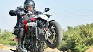 விஷயத்தை கேட்டதும் ஆடிப்போன ரசிகர்கள்... வலிமை படத்தில் தல அஜீத் ஓட்டும் பைக்கிற்கு பின்னால் இவ்ளோ மேட்டர் இருக்கா?