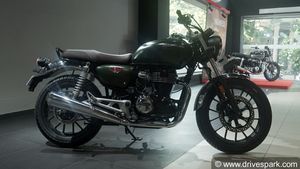 20 நாட்களில் 1,000 ஹைனெஸ் சிபி350 பைக்குகளை டெலிவரி செய்த ஹோண்டா... ராயல் என்பீல்டுக்கு நெருக்கடி