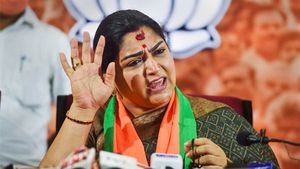  மொதல்ல காருக்கு தேங்க்ஸ் சொல்லுங்க மேடம்..  குஷ்பு உயிரை காப்பாற்றிய டொயோட்டா பார்ச்சூனர் எஸ்யூவி!