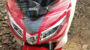 மேக்ஸி-ஸ்கூட்டருன்னா இப்படி இருக்கனும்!! ஷோரூமில் அப்ரில்லா எஸ்எக்ஸ்ஆர் 160...