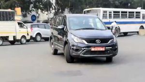 மீண்டும் விற்பனைக்குவர தயாராகும் டாடா ஹெக்ஸா!! மீண்டும் சாலை சோதனையில்... 