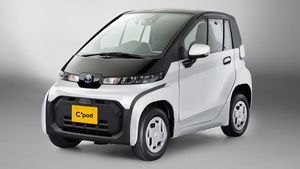 இரு இருக்கை வசதியுடைய டொயோட்டா மின்சார கார் வெளியீடு... அடேங்கப்பா இதோட விலை இவ்ளோ அதிகமா... நம்பவே முடியல!