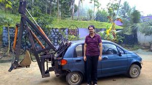 'தூக்கியெறிய மனசு வரல'... 22 ஆண்டுகள் பழைய காரை தூர் வாரும் எந்திரமாக மாற்றிய இஸ்ரோ இஞ்ஜினியர்... அட்டகாசம்!