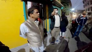 அதிக சத்தம் வந்ததால் கைது செய்த போலீஸ்... நியாயம் கேட்டு யூ-டியூப்பில் வீடியோ வெளியிட்ட சூப்பர் பைக் ரைடர்...