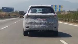 மும்பை விரைவுசாலையில் அதிவேக சோதனையில் புதிய தலைமுறை மஹிந்திரா எக்ஸ்யூவி500!! அறிமுகம் இந்த ஆண்டில்...