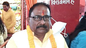 பெட்ரோல், டீசல் விலை உயர்வை கூட பொறுத்துக்கலாம் போல... இந்த பிஜேபிகாரங்க பேசறது சகிக்கல... அமைச்சரால் சர்ச்சை