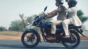 ஆஹா, பிளாட்டினா 110 பைக்கில் இப்படி ஒரு அம்சமா... வழு வழுப்பான சாலையில்கூட பயமில்லாமல் போகலாம்!!