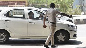 இனி காரில் தனியாக சென்றாலும் இதை செய்வது கட்டாயம்... உயர் நீதிமன்றம் அதிரடி உத்தரவு... என்னனு தெரியுமா?