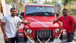 ரொம்ப பெரிய மனசு... பரிசாக கிடைத்த மஹிந்திரா காரை நடராஜன் என்ன செய்தார் தெரியுமா? பாராட்டு குவிகிறது...