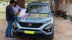 டாடா சஃபாரி பெர்சோனா கார்களின் டெலிவிரிகள் துவங்கின!! மற்ற வேரியண்ட்களை விட ஏன் இது சிறப்பானது?