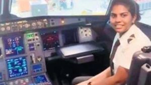 இளம் பெண் விமானியை க்யூ கட்டி பாராட்டும் தலைவர்கள்.. ஸ்டேட்-சென்ட்ரல் என அனைத்து தரப்பிலும் குவியும் வாழ்த்து!