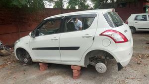 உயிர்களை காக்கும் டாக்டருக்கா இப்படி நடக்கணும்... நள்ளிரவில் வேலையை காட்டியுள்ள திருடர்கள்!! 