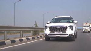 அராய் சொன்னதவிட அதிக மைலேஜ் தரும் அல்கஸார்! டாடா சஃபாரிக்கு ஏற்ற போட்டியாளன்தான்! அட இவ்ளோ மைலேஜ் தருதா!