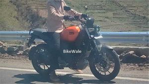 ராயல் என்பீல்டு இடத்தை காலி செய்ய வருகிறது யமஹா எஃப்இசட்-எக்ஸ் பைக்... அறிமுக தேதி கசிந்தது...