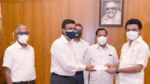 தமிழகத்திற்கு பெரும் தொகையை நிவாரணமாக அள்ளி கொடுத்த ராயல் என்பீல்டு! எவ்வளவு தெரிஞ்சா பிரம்மிச்சு போய்ருவீங்க!