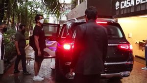 மகனுக்கு பல கோடி ரூபாய் மதிப்புடைய சொகுசு கார் பரிசு... நடிகர் சோனு சூட் பற்றி பரவிய தகவல் உண்மையா?