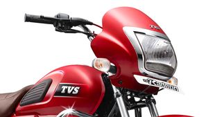 தொடர் ஊரடங்கு எதிரொலி... மூன்றில் ஒன்றாக குறைந்தது டிவிஎஸ் மோட்டாரின் விற்பனை! 