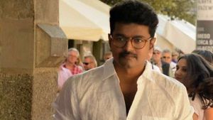 நடிகர் விஜயை வறுத்தெடுத்த உயர் நீதிமன்றம்! 1 லட்ச ரூபா அபராதம் வேற! ரோல்ஸ் ராய்ஸ் காரால் வந்த வினை!
