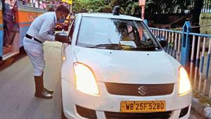 உயர் அதிகாரிகள் இடமே அதிரடி காட்டிய காவலர்கள்! என்ன செஞ்சாங்க தெரிஞ்சா நீங்களே அசந்துருவீங்க!