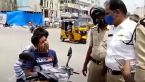 துளி கூட பயமில்லை, ஒரே ஒரு பதில் தான்... ஸ்கூட்டர் ஓட்டிவந்த சிறுவர்களை போலீஸாரே வழியனுப்பி வைத்தனர்!!