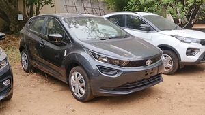 3 மாதங்களில் ரூ.20,000 அதிகரிக்கப்பட்டுள்ள டாடா அல்ட்ராஸின் விலை!! தற்போதைய ஆரம்ப விலை எவ்வளவு தெரியுமா?
