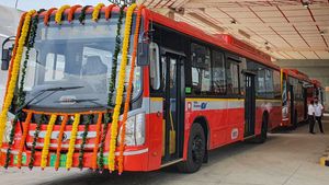 இந்த ஊர்க்காரங்களுக்கு இனிமேல் ஜாலிதான்... டாடா எலெக்ட்ரிக் பஸ்ஸில் கெத்தா பயணிக்கலாம்!