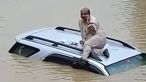 குளமோ அல்லது குட்டையோ கிடையாதுங்க, சாதாரண சுரங்க சாலை தான்!! உத்தர பிரதேசத்தில் அரங்கேறியுள்ள சம்பவம்